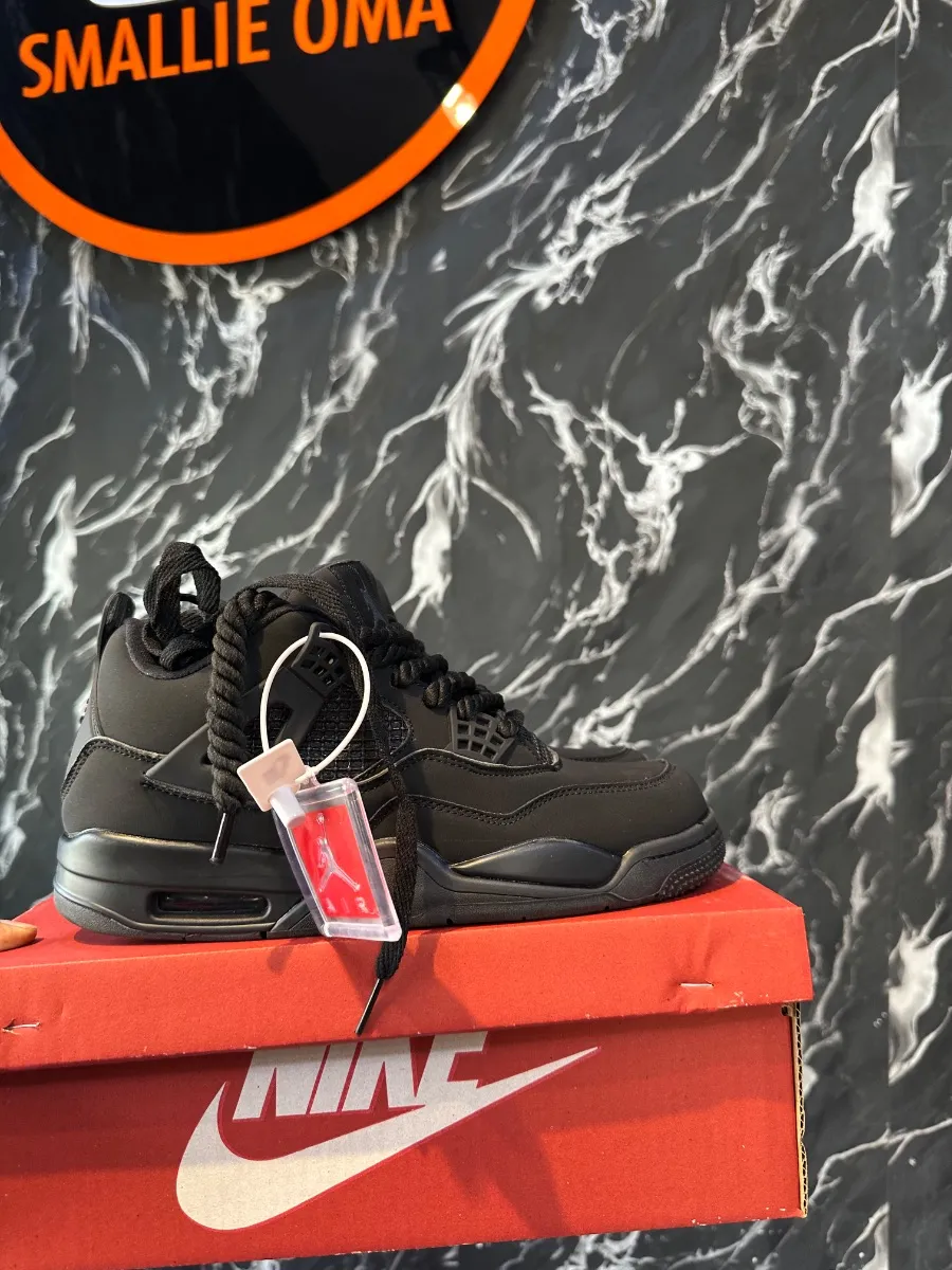 BLACK JORDAN 4